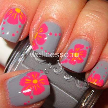 розовые цветы на ногтях фото