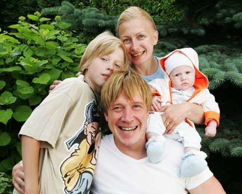 Алексей Кравченко с женой и детьми