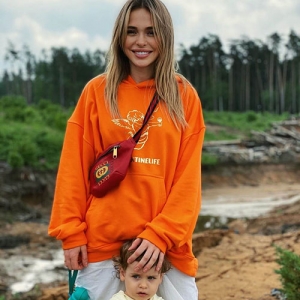Анна Хилькевич с ребенком