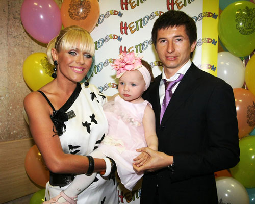 Юлия Началова и Евгений с дочкой Верой