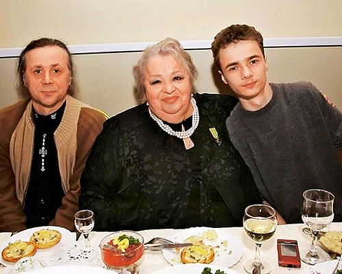 Фото Крачковской с семьей