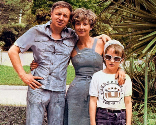 Татьяна Лаврова с сыном и Андреем Вознесенским