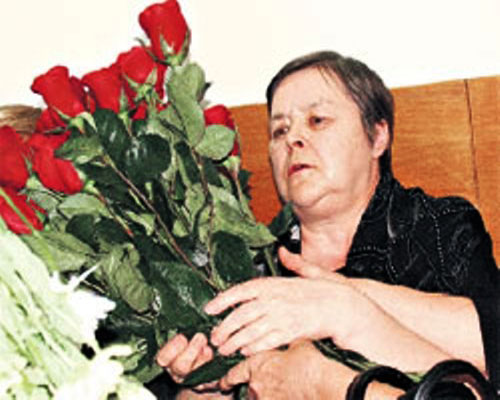 Наталья – жена Михаила Кононова в день похорон мужа