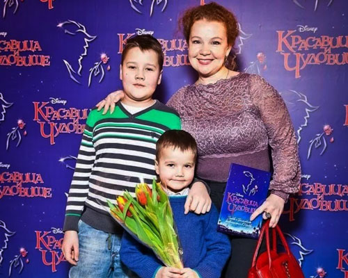 Татьяна Абрамова с детьми Иваном и Александром