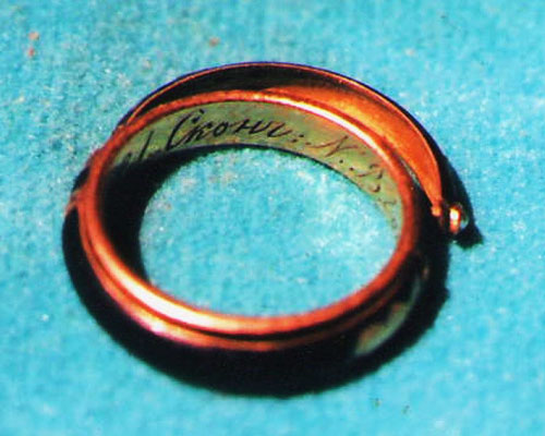 Кольцо с датой смерти Гоголя, которое носила Мария Синельникова