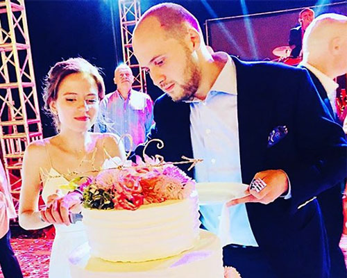 Свадебное фото сына Гузеевой – Георгия с женой Анной