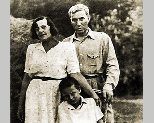 Зинаида и Борис Пастернак с сыном