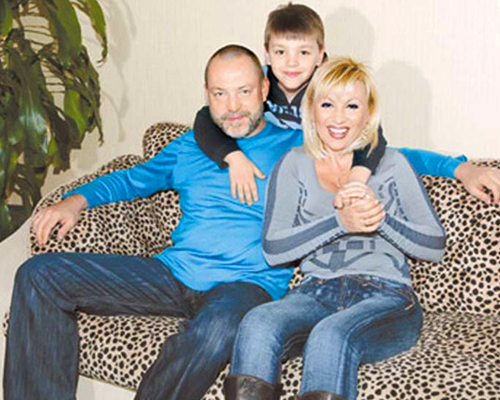 Валентина Легкоступова с сыном и бывшим мужем
