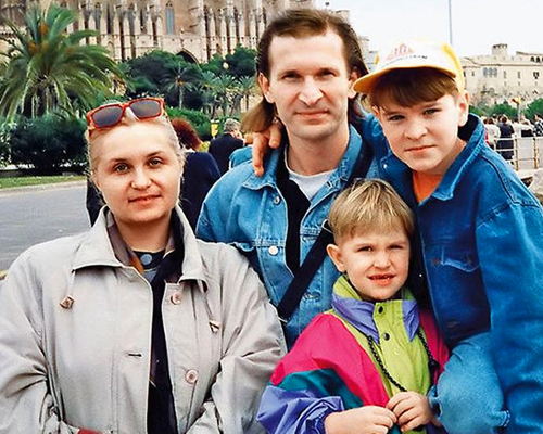 Федор Добронравов с женой и сыновьями
