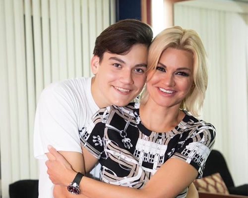 Младший сын Михаила Круга с мамой