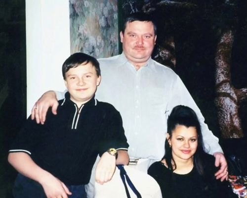 Михаил Круг со старшим сыном и второй женой