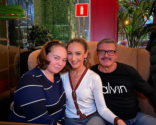 Ольга Бузова с родителями