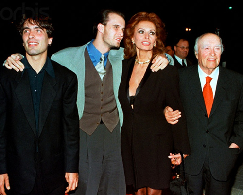 Софи Лорен и Карло Понти со взрослыми сыновьями
