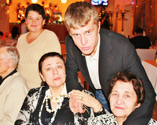 Валентина Толкунова с сыном и мамой
