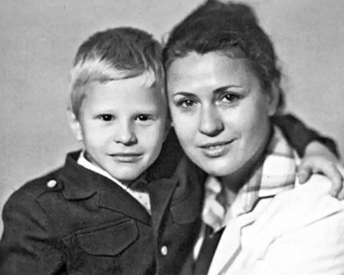 Валентина Толкунова с сыном