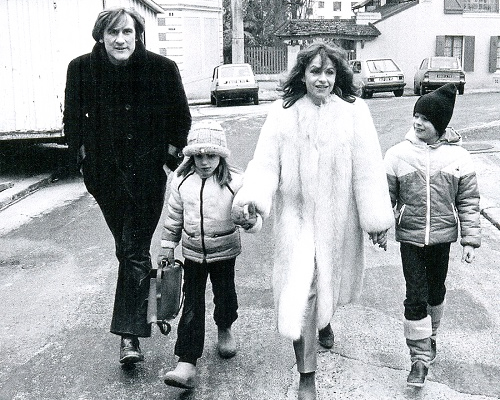 Жерар Депардье с женой Элизабет и детьми