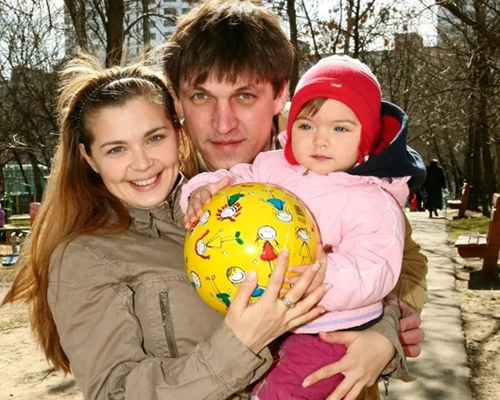 Ирина Пегова и Дмитрий Орлов с дочерью