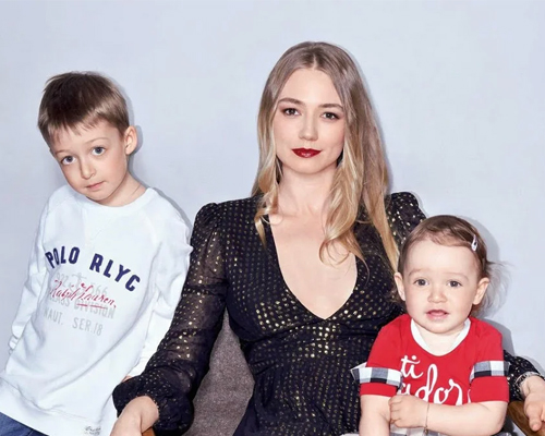 Оксана Акиньшина с младшими детьми