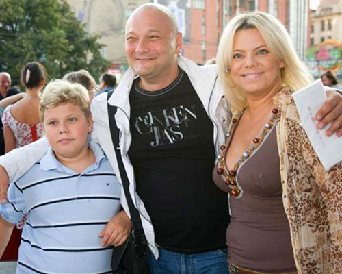 Яна Поплавская с мужем и сыном Никитой