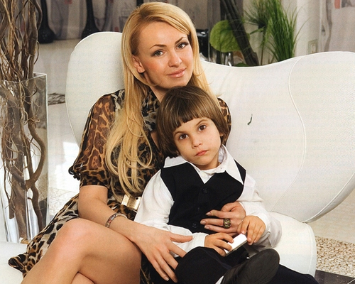 Яна Рудковская со старшим сыном Андреем
