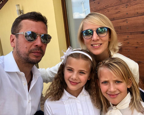 Андрей Мерзликин с дочерьми