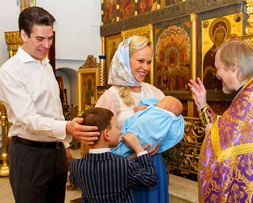 Дмитрий Дюжев с детьми и женой