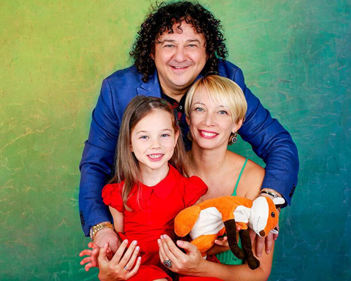 Игорь Саруханов с женой и старшей дочерью