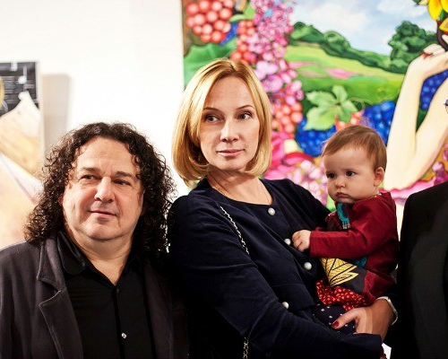 Игорь Саруханов с женой и младшей дочерью