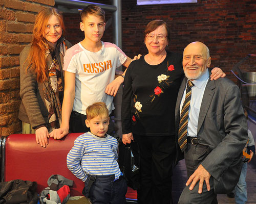 Николай Дроздов с семьей