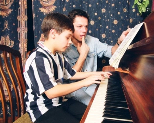 Сын Игоря Скляра в детстве обучался музыке