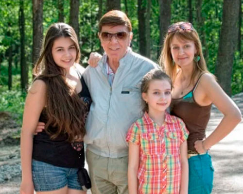 Светлана и Вадим с дочерями