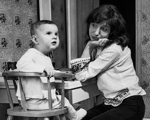 Актер Олег Долин в детстве с мамой