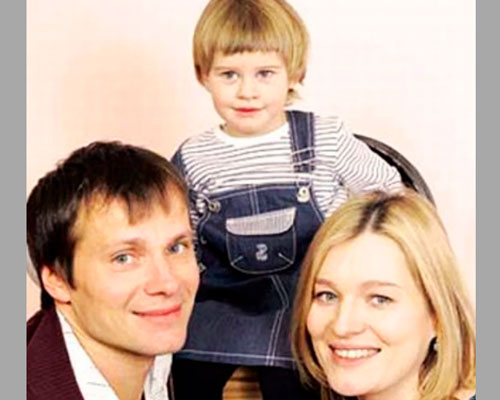 Виктория с первым мужем Андреем и дочерью Варей
