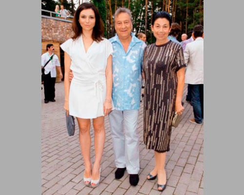 Геннадий Хазанов с женой Златой и дочерью Алисой