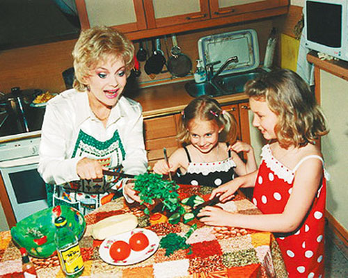 Екатерина Шаврина с внучками