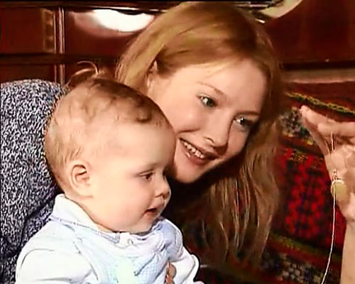 Ольга Понизова с ребенком