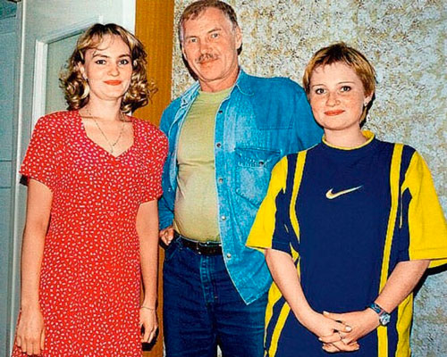 Владимир Гостюхин с дочками Ириной и Маргаритой