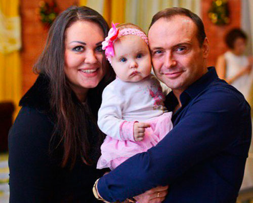 Актер Марк Горонок с женой Анной и дочерью Елизаветой