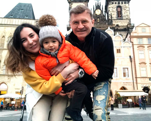 Олег Фомин с женой и сыном