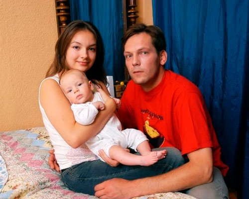 Оля и Дима с маленьким сыном Прохором