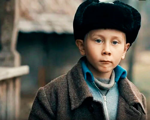 Юный актер Юра Степанов: кадр из фильма «Отчим»