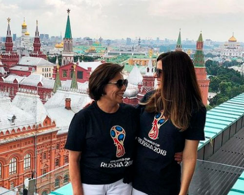 Ирина Роднина и Алена Миньковская во время чемпионата мира по футболу (2018)