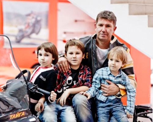 Сергей Кристовский со своими детьми