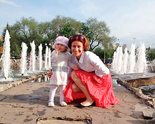 Альбина Наумова со старшей дочкой