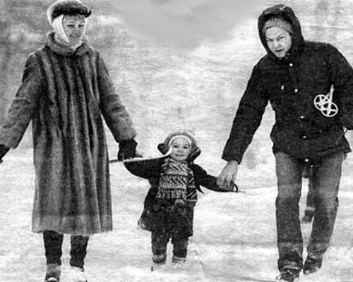 Марина Дюжева на прогулке – с мужем Юрием Гейко и сыном Михаилом