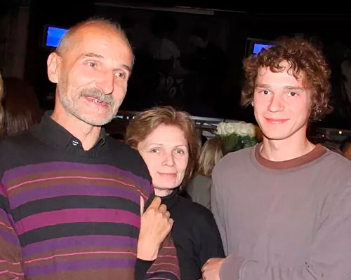 Иван Мамонов с родителями