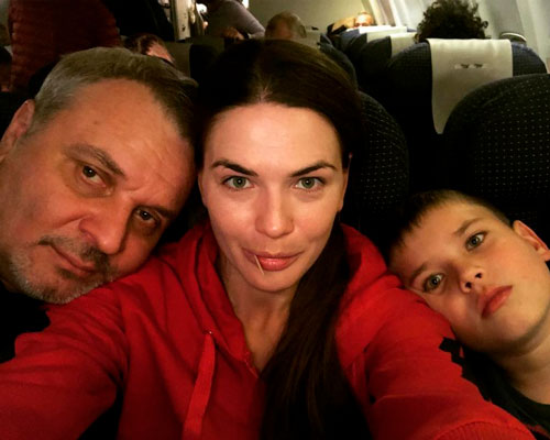 Юлия Галкина и Илья Макаров с сыном Мишей