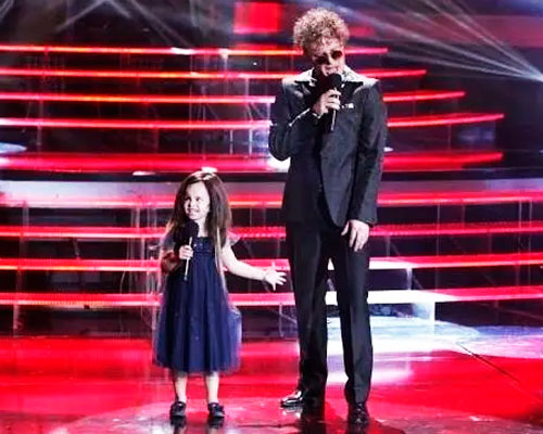 На сцене шоу «Один в один» отец и дочь Гогунские