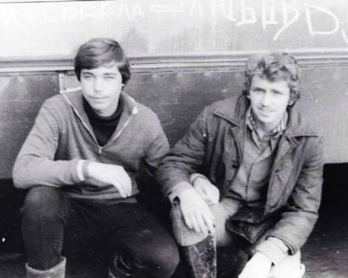 Дмитрий Муратов в студенческие годы (слева)