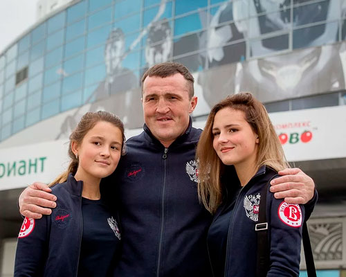 Денис Лебедев с дочками